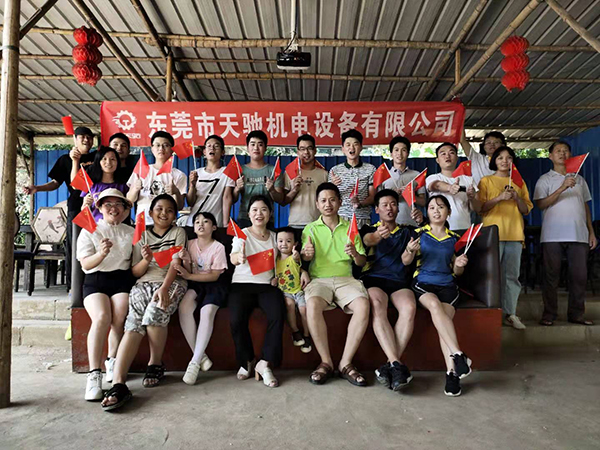 我愛(ài)你，中國(guó)！天馳數(shù)控雕銑機(jī)廠(chǎng)家用這樣的方式表達(dá)--【鴻天馳】