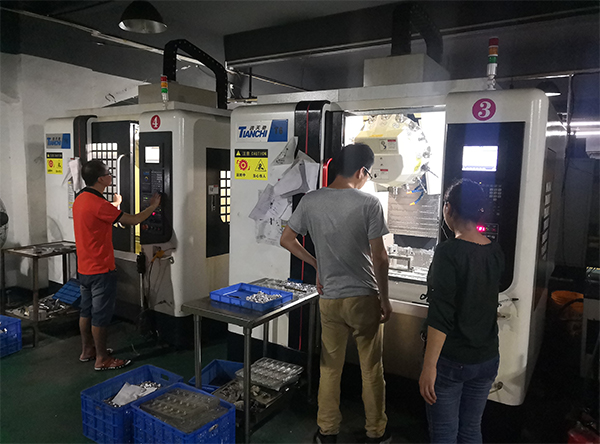 CNC模具雕銑機 CNC模具雕銑機